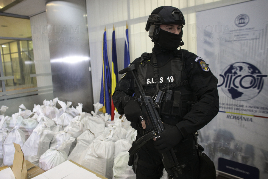 Droguri de 60.000 de euro, găsite într-un apartament din Brașov - 1-1577721655.jpg