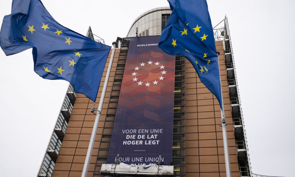 Comisia Europeană acţionează pentru a asigura adoptarea bugetului UE pentru anul 2021 - 1-1607705409.jpg