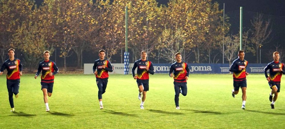 Fotbal / 10 jucători la primul antrenament al naţionalei U21 a României. Pregătiri pentru amicalul cu Italia - 1-1636375286.jpg