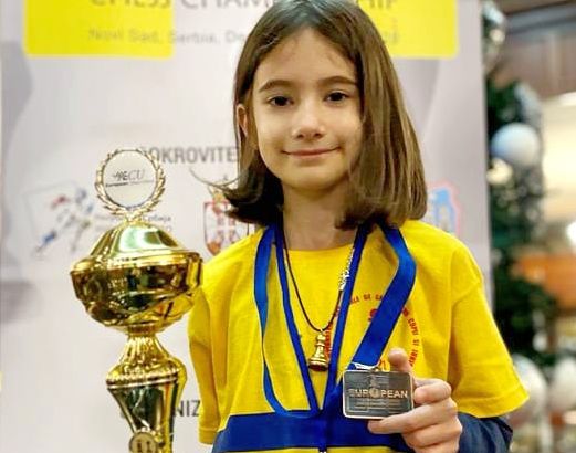 Emma Creţescu, medalie de bronz la Europenele de şah rapid şi blitz pentru juniori - 1-1640784471.jpg