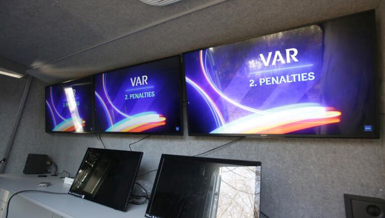 Fotbal / Asistenţă video în arbitrajul românesc. Mașinile VAR sunt echipate pentru startul exercițiilor practice - 1-1645799993.jpg