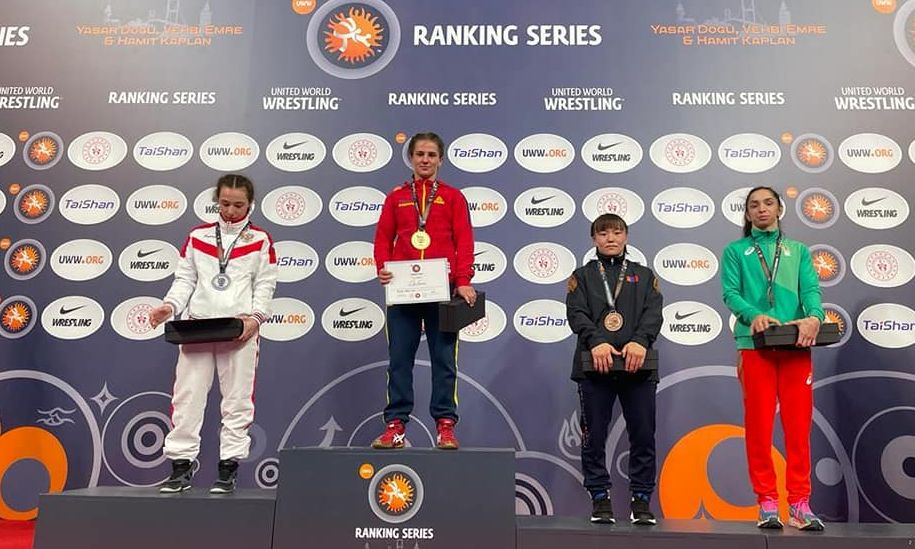 Lupte / Alina Vuc, medaliată cu aur în turneul internaţional de la Istanbul - 1-1645962076.jpg