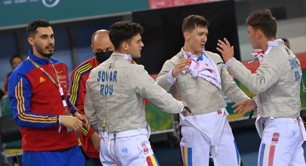 Scrimă / Echipa masculină de sabie juniori a României, calificată în finala Mondialelor de cadeți și juniori de la Dubai - 1-1649078886.jpg