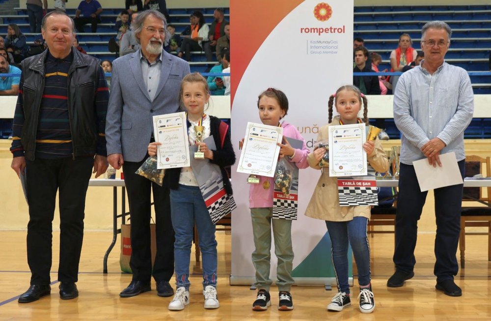 Patru şahişti de la CS Năvodari, pe podium la Campionatul Judeţean Şcolar - 1-1652275519.jpg