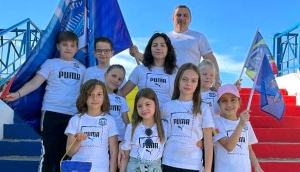 Tinerii înotători de la CS Medgidia participă la Cupa Hyperion de la Braşov - 1-1653655982.jpg