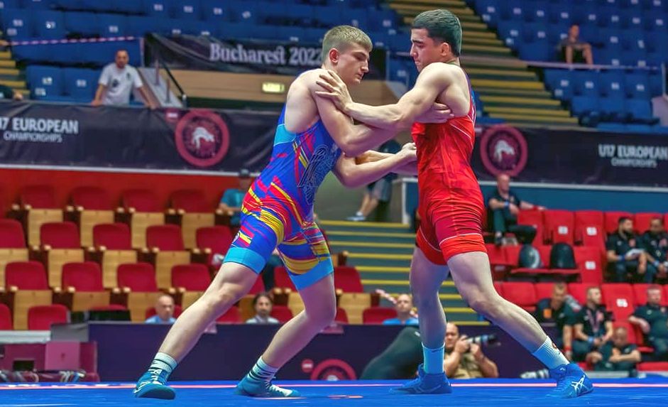 Lupte / Încleştare maximă pe saltea! Juniorii români luptă pentru medalii la Campionatele Europene de la Bucureşti - 1-1655215819.jpg