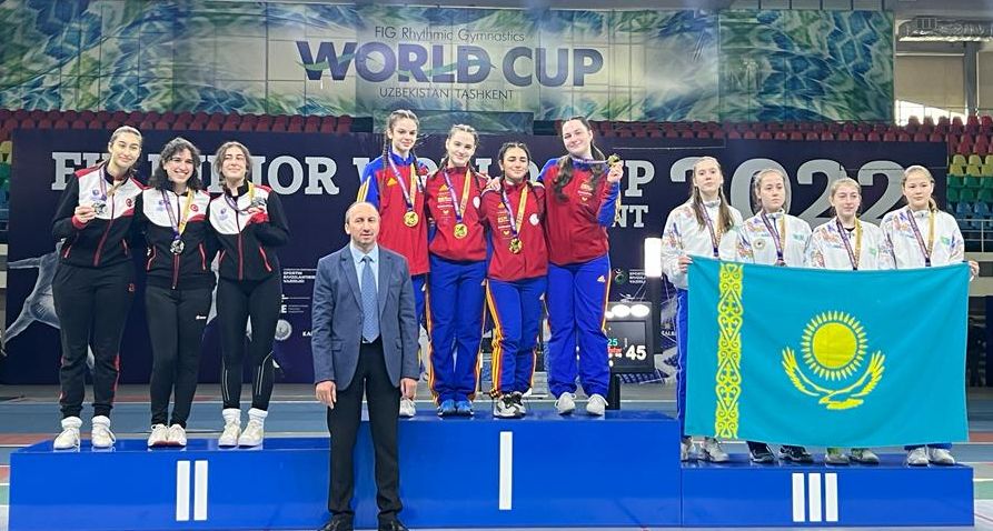 Scrimă / România - aur la floretă echipe feminin juniori, la Cupa Mondială de la Tașkent - 1-1670250251.jpg