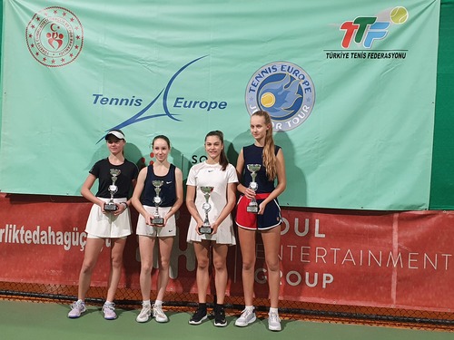 Tenis / Ana Ioana Vârșa a câștigat finala probei de dublu a turneului de juniori Soul Cup de la Istanbul - 1-1670323426.jpg