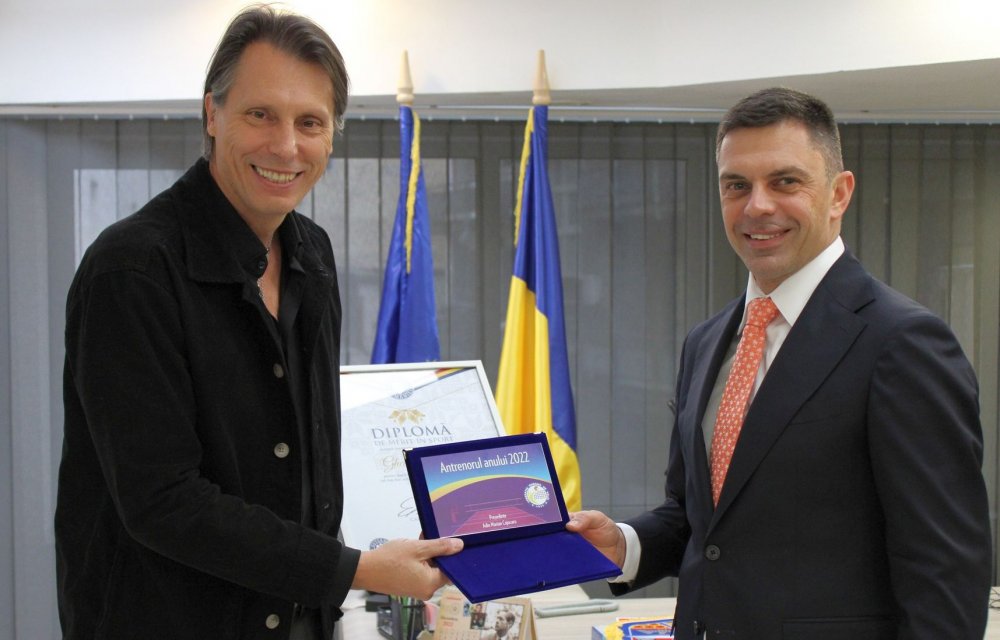 Diplomă de merit oferită de ministrul Sportului antrenorului Gianni Creţu - 1-1671199653.jpg
