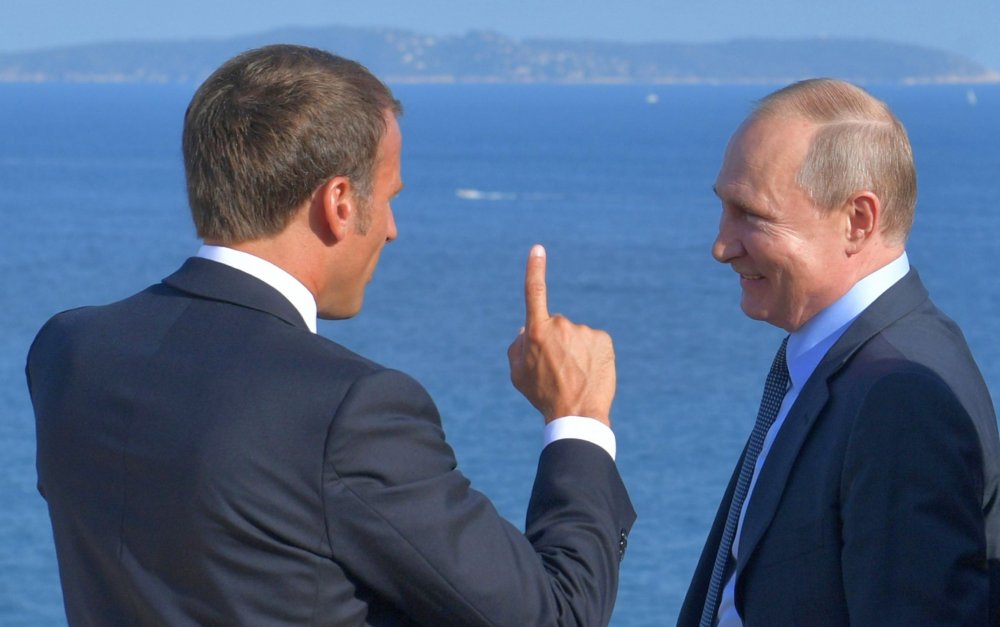 Emmanuel Macron nu exclude să îi retragă lui Putin Legiunea de Onoare - 1-1676021389.jpg