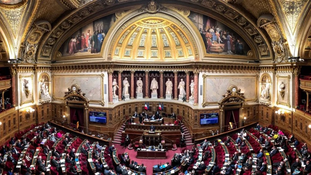 Senatul francez a adoptat contestata reformă a pensiilor - 1-1678611264.jpg