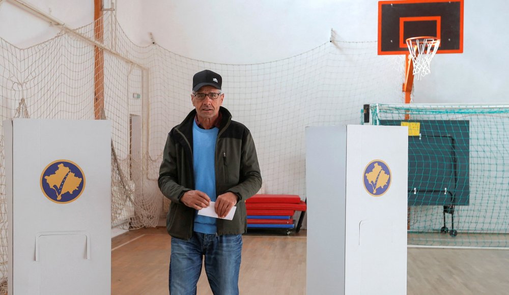 Sârbii din Kosovo au boicotat alegerile municipale din nord organizate de Pristina - 1-1682317438.jpg