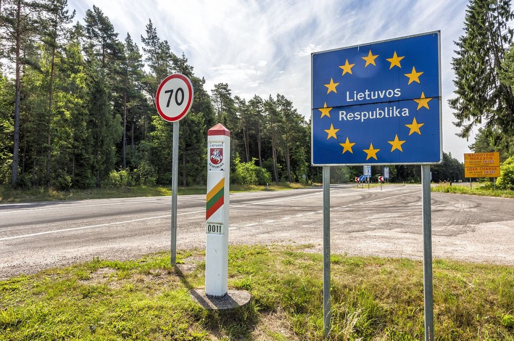 Lituania votează să legalizeze respingerea migranţilor la graniţa cu Belarus - 1-1682490234.jpg