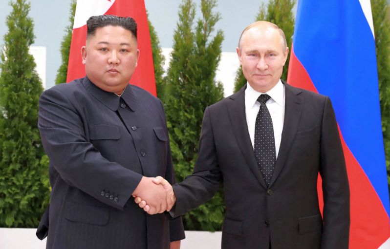 Kim Jong Un îşi dă mâna cu Vladimir Putin pentru a consolida cooperarea strategică - 1-1686553936.jpg
