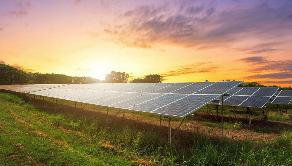 OMV Petrom a semnat un acord pentru achiziţionarea mai multor parcuri fotovoltaice în România - 1-1688035713.jpg