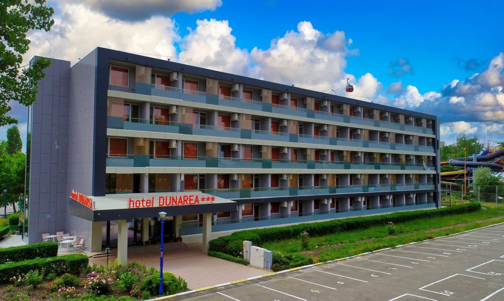 Hotelul Dunărea din staţiunea Mamaia, scos la vânzare pentru 7 milioane de euro - 1-1688470573.jpg