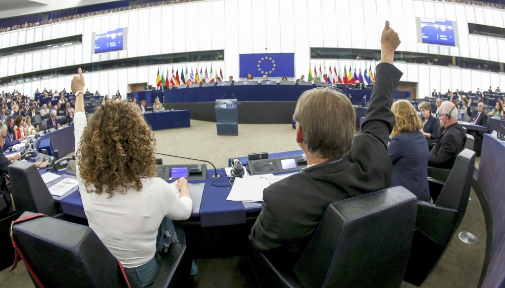 Parlamentul European îşi revizuieşte regulile de transparenţă după Qatargate - 1-1694674578.jpg