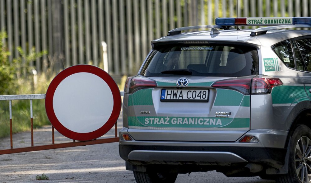 Polonia interzice intrarea pe teritoriul său a autovehiculelor pentru pasageri înregistrate în Rusia - 1-1694938248.jpg