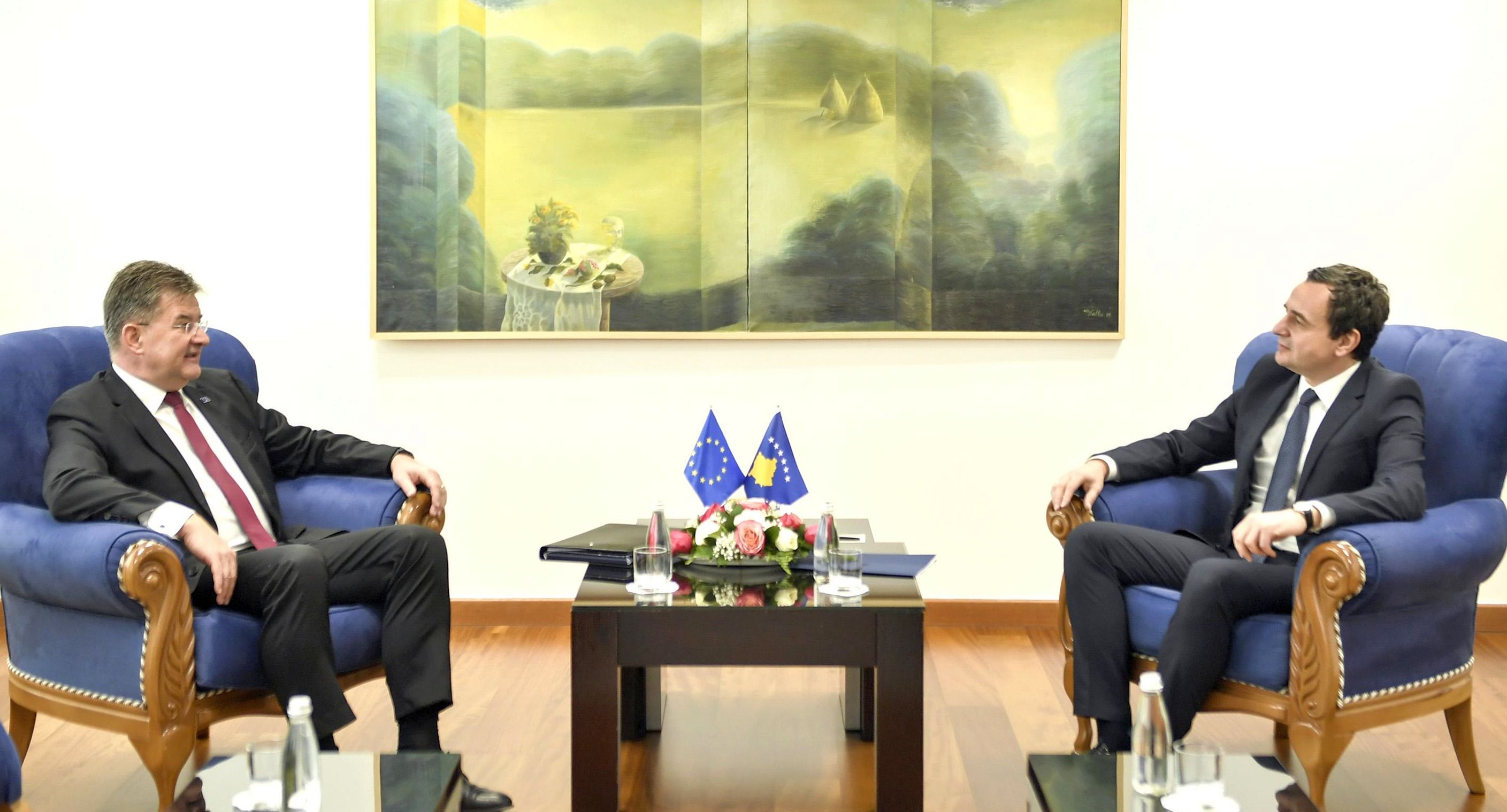 Emisarul special al UE cere Kosovo şi Serbiei să reia dialogul pentru normalizarea relaţiilor - 1-1697961509.jpg