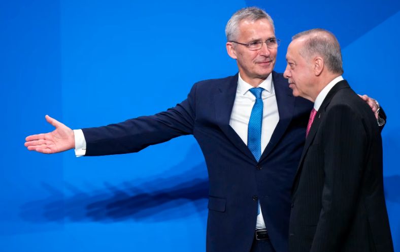 Stoltenberg a discutat cu Erdogan despre Orientul Mijlociu şi aderarea Suediei la NATO - 1-1697965018.jpg