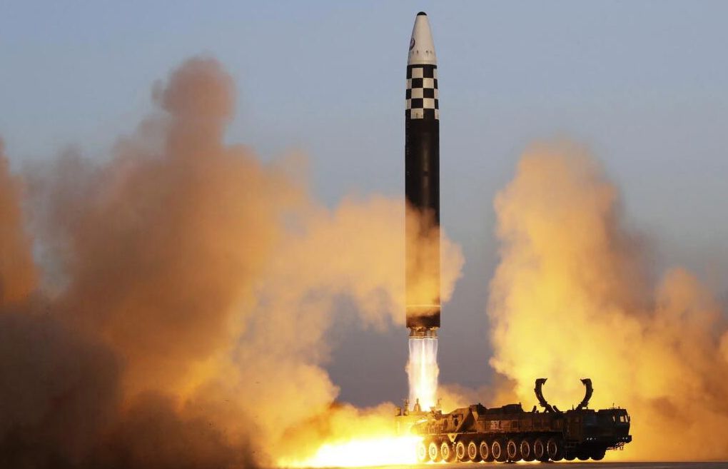 Coreea de Nord a decretat sărbătoare legală pentru a marca testarea unei rachete intercontinentale - 1-1699175527.jpg