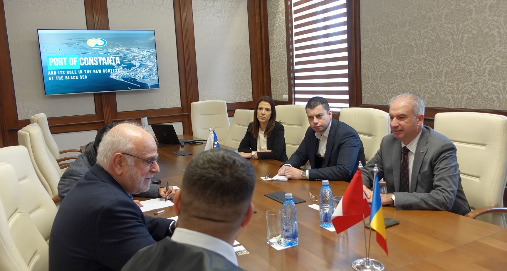 Ambasadorul statului Peru în România, vizită în Portul Constanţa - 1-1701244880.jpg