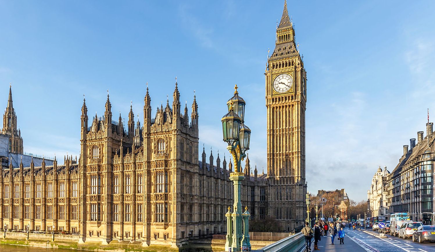 Guvernul britanic anunţă că va „strânge şurubul” în problema imigraţiei legale - 1-1701763666.jpg