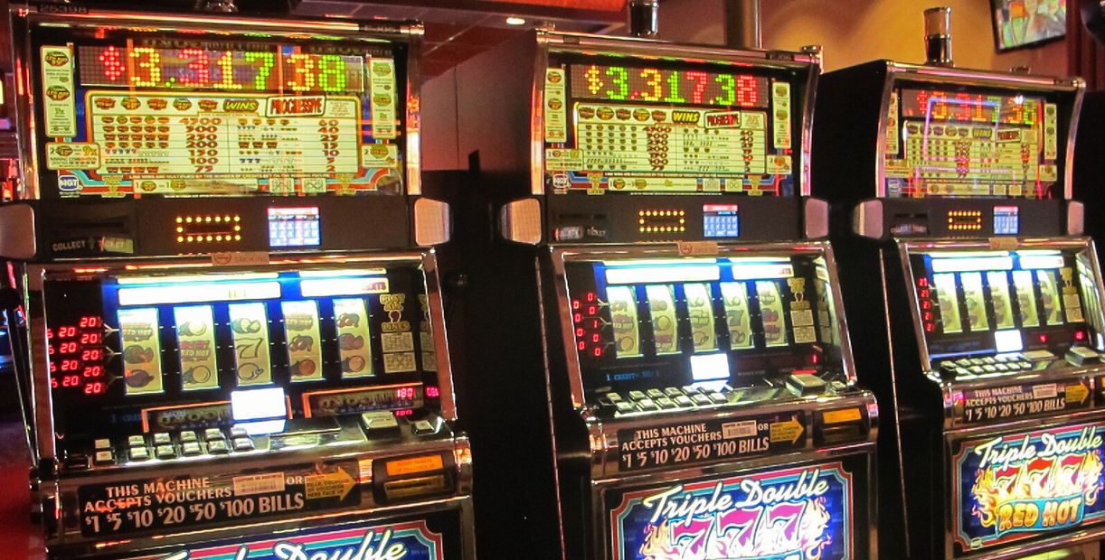 Grup infracţional implicat în fraudarea aparatelor de jocuri de noroc. 26 de percheziţii în derulare! - 1-1702364622.jpg