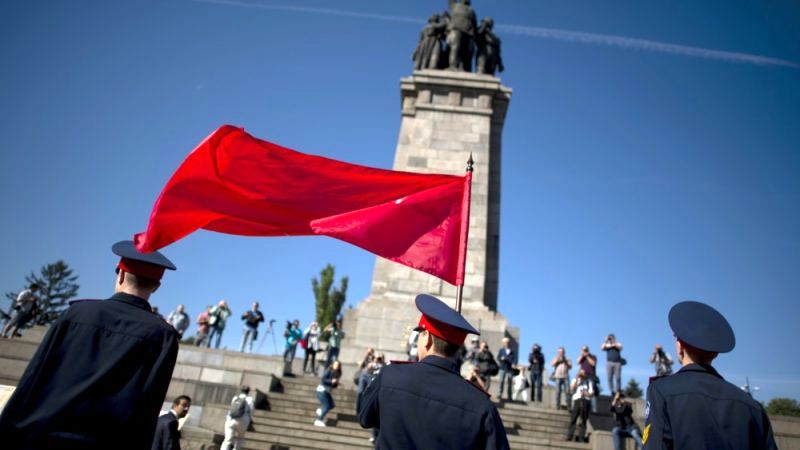 Opoziţia bulgară, protest împotriva demolării unui monument ridicat în onoarea armatei sovietice - 1-1702631052.jpg