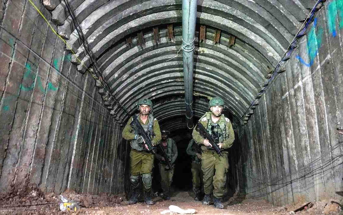 Armata israeliană anunţă că a descoperit cel mai mare tunel săpat sub Fâşia Gaza - 1-1702887127.jpg