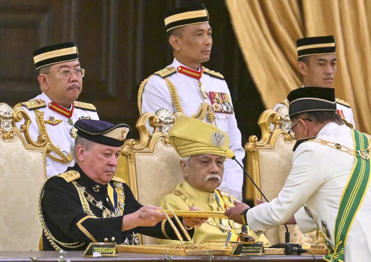 Malaezia are un nou rege: miliardarul Ibrahim Sultan Iskandar - 1-1706692268.jpg