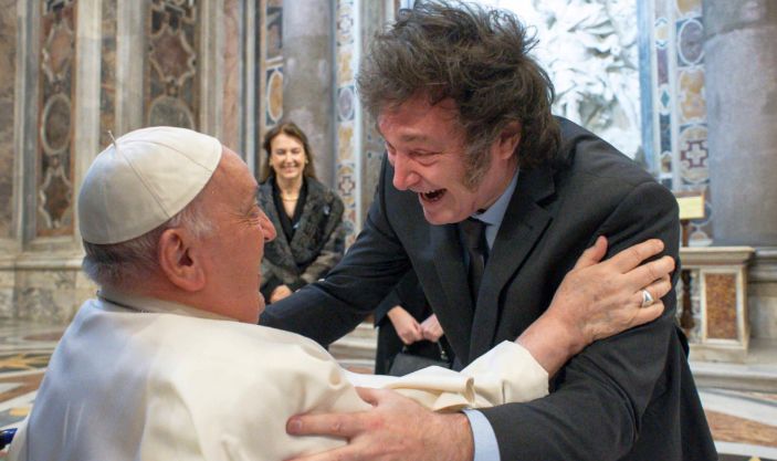 Preşedintele argentinian şi Papa Francisc, întâlnire istorică la Vatican - 1-1707729443.jpg