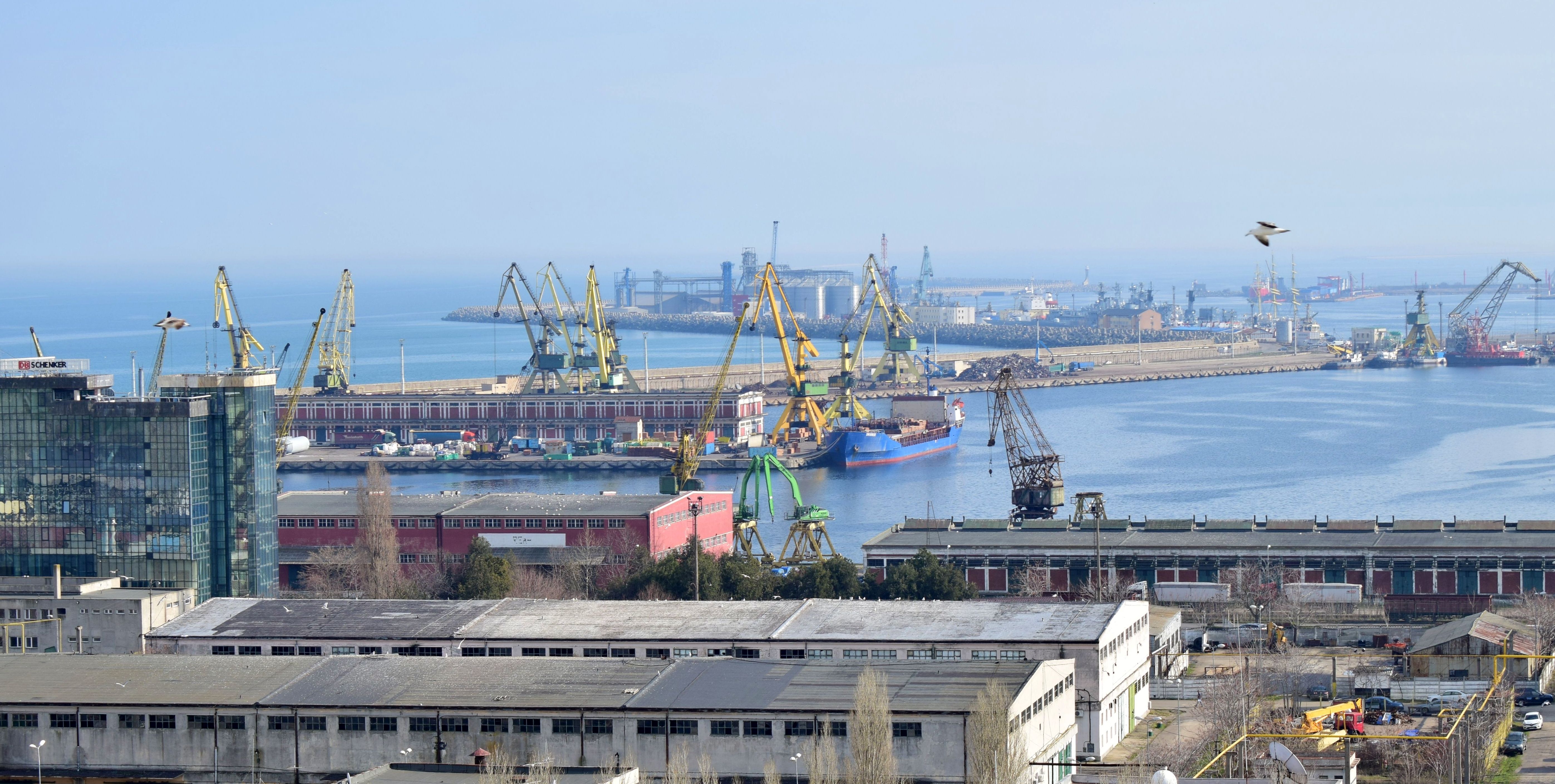 Scump, domnule, scump! Competitivitatea Portului Constanţa riscă să fie afectată de numeroasele tarife - 1-1708255056.jpg