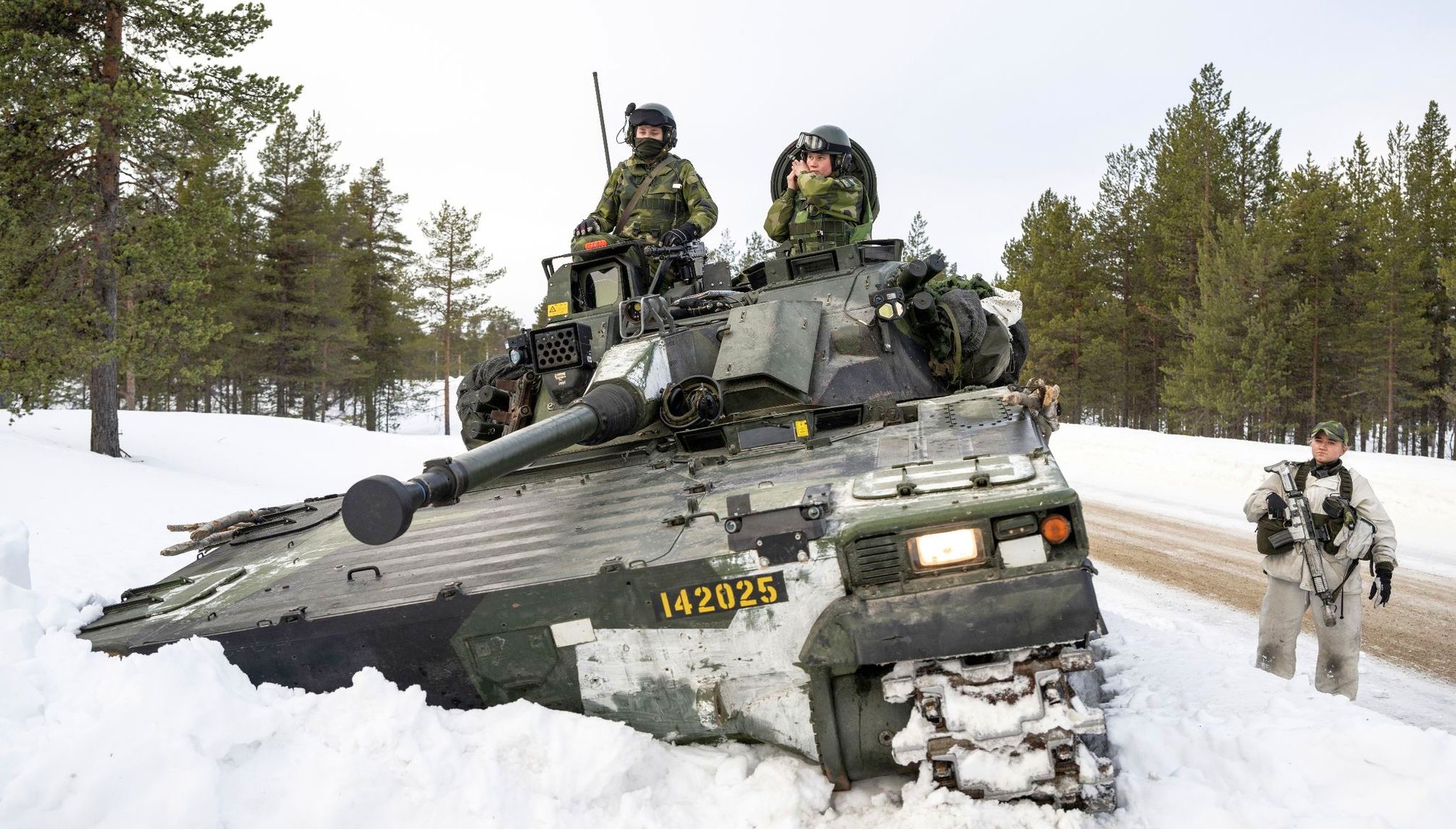 Forţele NATO au început manevrele militare în nordul extrem al Europei - 1-1709813463.jpg