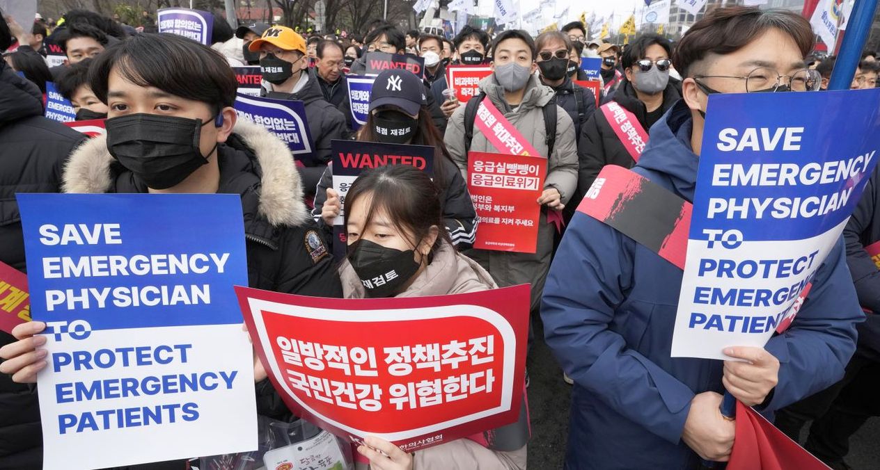 Guvernul sud-coreean a lansat procedura pentru a suspenda 4.900 de medici grevişti - 1-1710147469.jpg