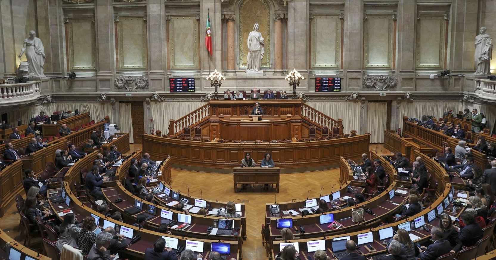 Criză politică în Portugalia. Abia învestit, Parlamentul este deja în impas! - 1-1711530956.jpg