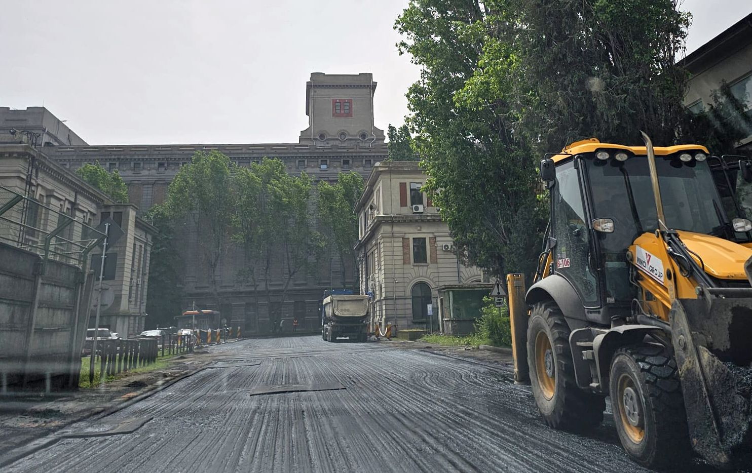 Lucrări de asfaltare în zona silozurilor „Anghel Saligny”, din portul Constanţa - 1-1713963058.jpg