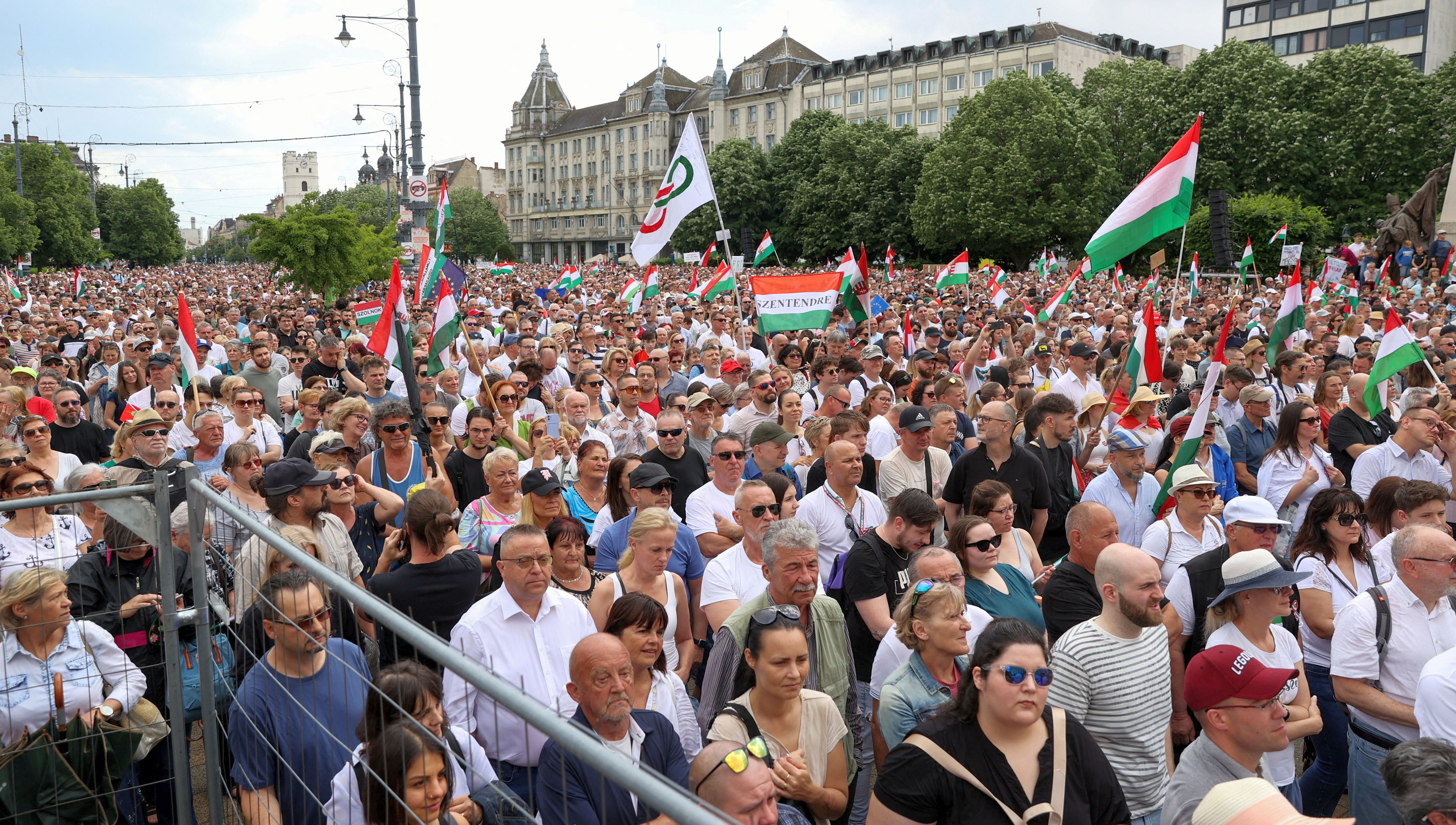 Proteste împotriva premierului ungar Viktor Orban într-un fief al partidului de guvernământ - 1-1714978886.jpg