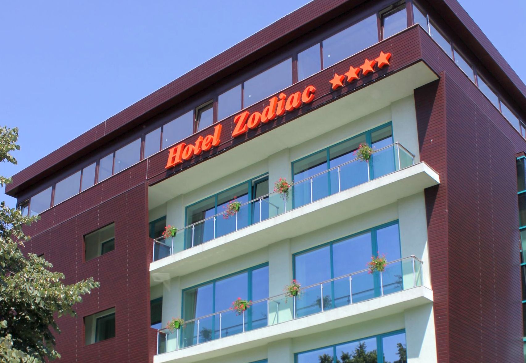 Hotelul Zodiac din Constanţa, scos la vânzare pentru cinci milioane de euro - 1-1715080307.jpg