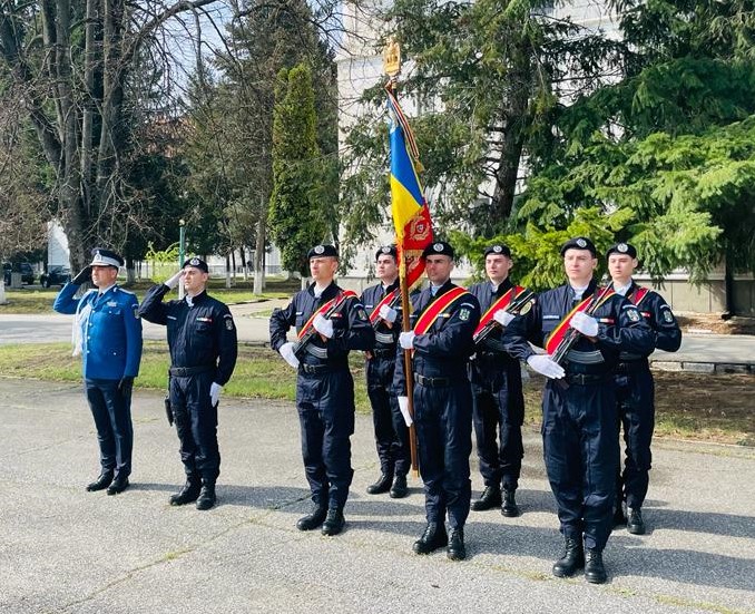 Decorarea Drapelului de Luptă al  Inspectoratului de Jandarmi Judeţean Constanţa cu ocazia Ziua Jandarmeriei Române - 11-1680524551.jpeg