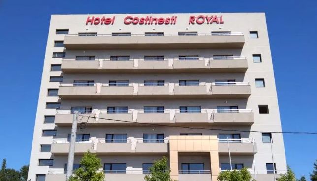 Hotelul Costineşti Royal, scos la vânzare pentru 2,1 milioane de euro - 11-1687259038.jpg