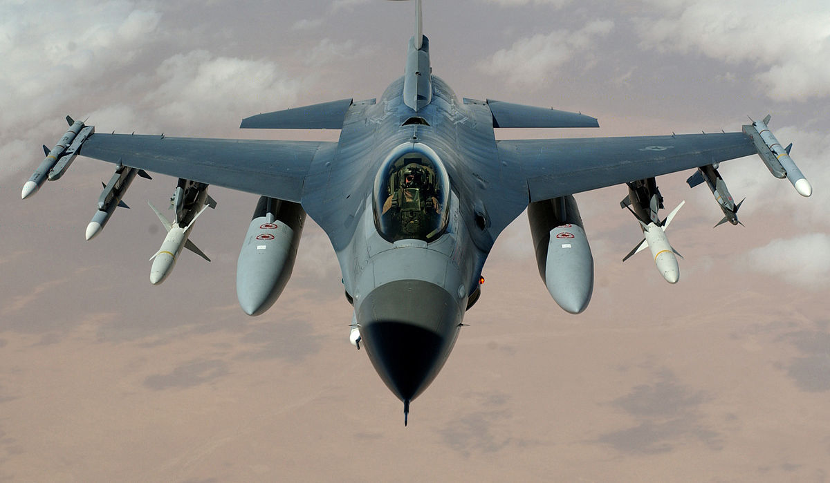 Avioanele de luptă F-16 cumpărate de România din Norvegia au primit însemnele naționale - 1200pxf16fightingfalcon-1701243452.jpg