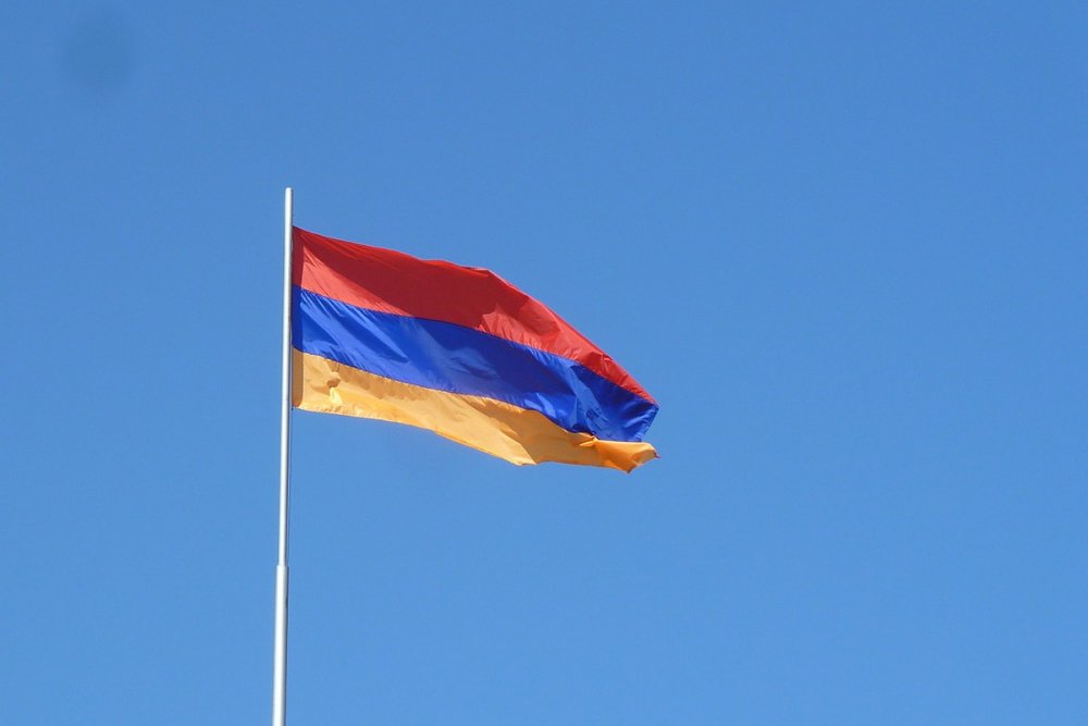 Drapelul Republicii Armenia, arborat pe fațada Muzeului de Istorie - 1200pxflagofarmeniainyerevan-1663598738.jpg