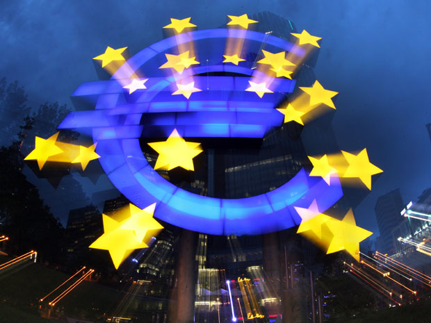 Moneda Euro se prăbușește. Analiștii fac scenarii de dezastru - 1209euro-1323856404.jpg