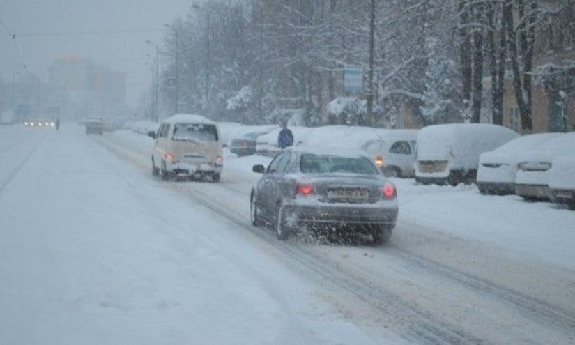 Pe mai multe drumuri din țară se circulă în condiții de iarnă. Unde intervin utilajele - 1263631-1575361371.jpg