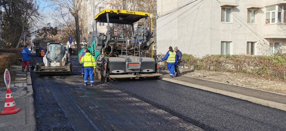 Continuă lucrările de reabilitare a tramei stradale în cartierele orașului Constanţa - 13-1672224197.jpeg