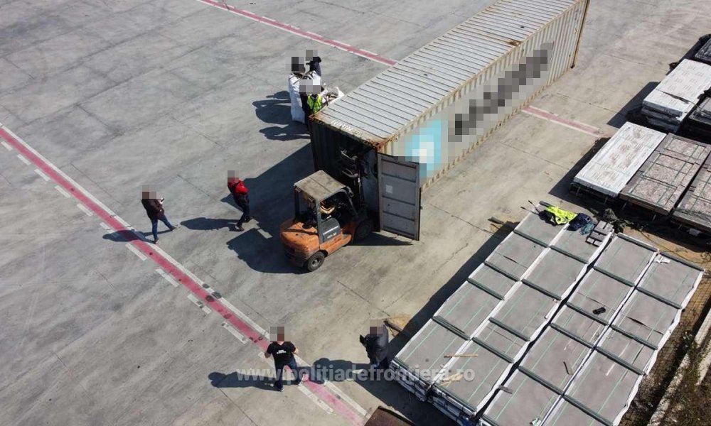 Container cu deșeuri, trimis din Portugalia, depistat în portul Constanța - 13aprcontainerdeseuri-1618324095.jpg