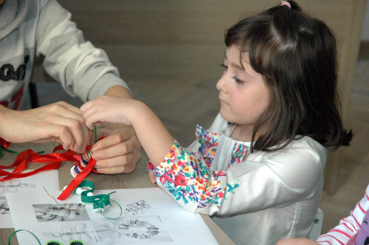 Cum implicați copilul în pregătirile de Crăciun - 13decfondcumimplicib-1386942684.jpg