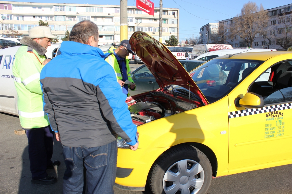 Jumătate din taximetriștii controlați au fost sancționați de Poliția Constanța - 13ianuarietaximetristicontrolpol-1326457876.jpg