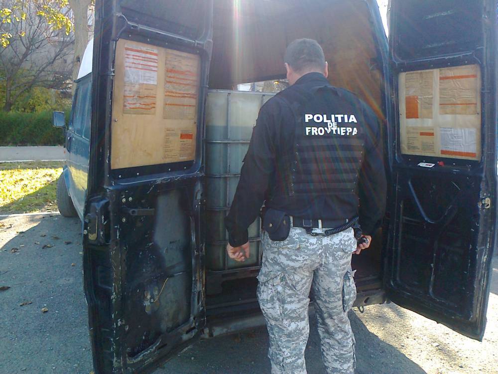 Marfă confiscată în portul Constanța - 13noiembrieincaltaminte-1415902622.jpg
